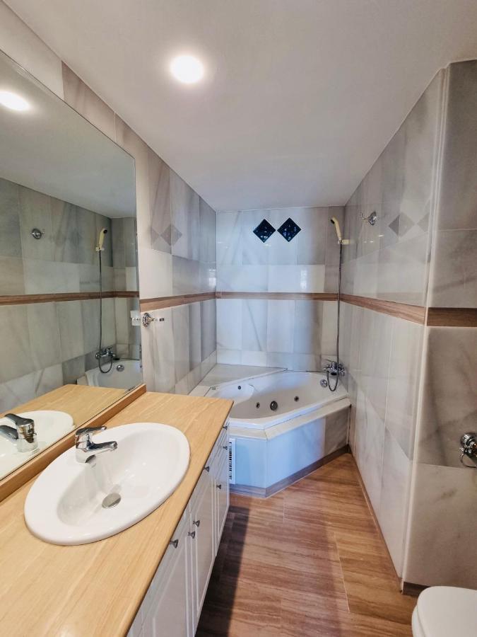 Апартаменты G&G Isla Marina Puerto Бенальмадена Экстерьер фото